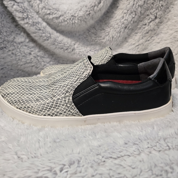 Women's Dr. Scholl's Black and White Snake Print Slip-On Shoe - Picture 2 of 10